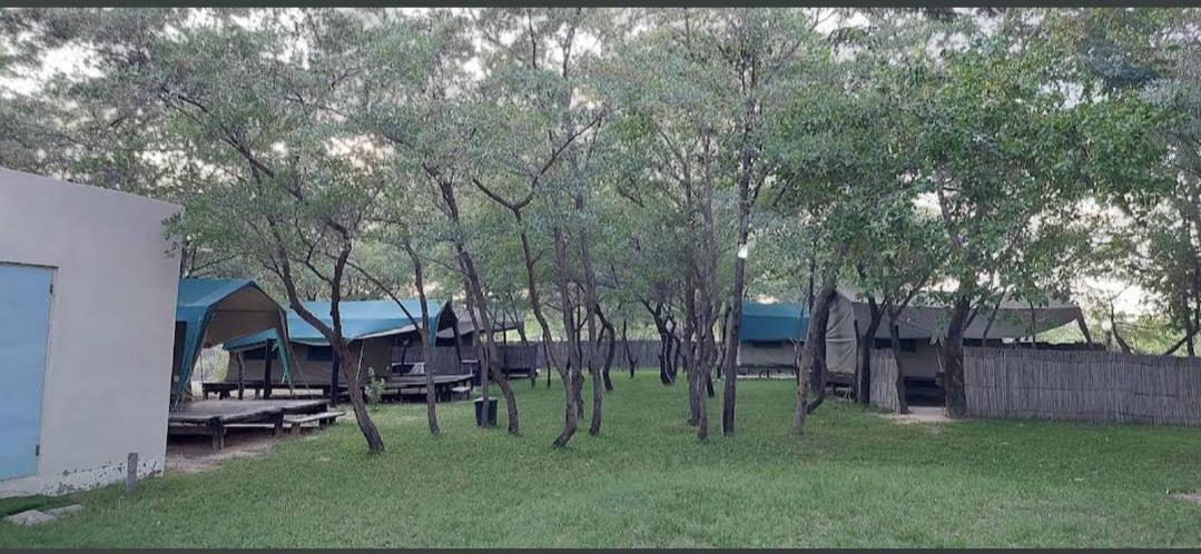 Camp Hogo Kavango Rundu Ngoại thất bức ảnh